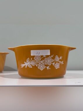 Pyrex Butterfly Gold 473 Vintage Floral Covered Casserole